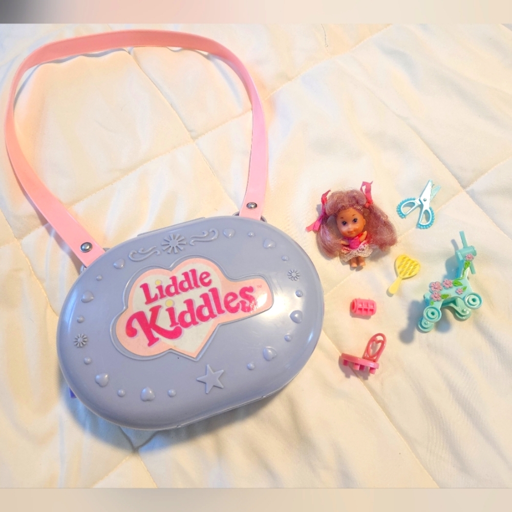 Tyco LIDDLE KIDDLES Beauty Parlor Purse ( PLAYSET ) Fashion Doll Salon Vintage